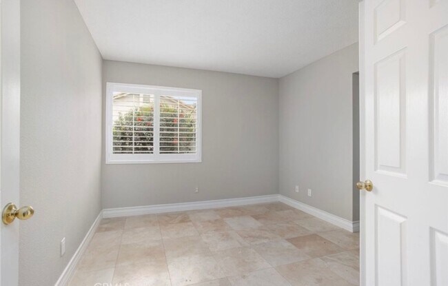 Building Photo - Vibrant 4 Bed/3 Bath Home in Oceanside