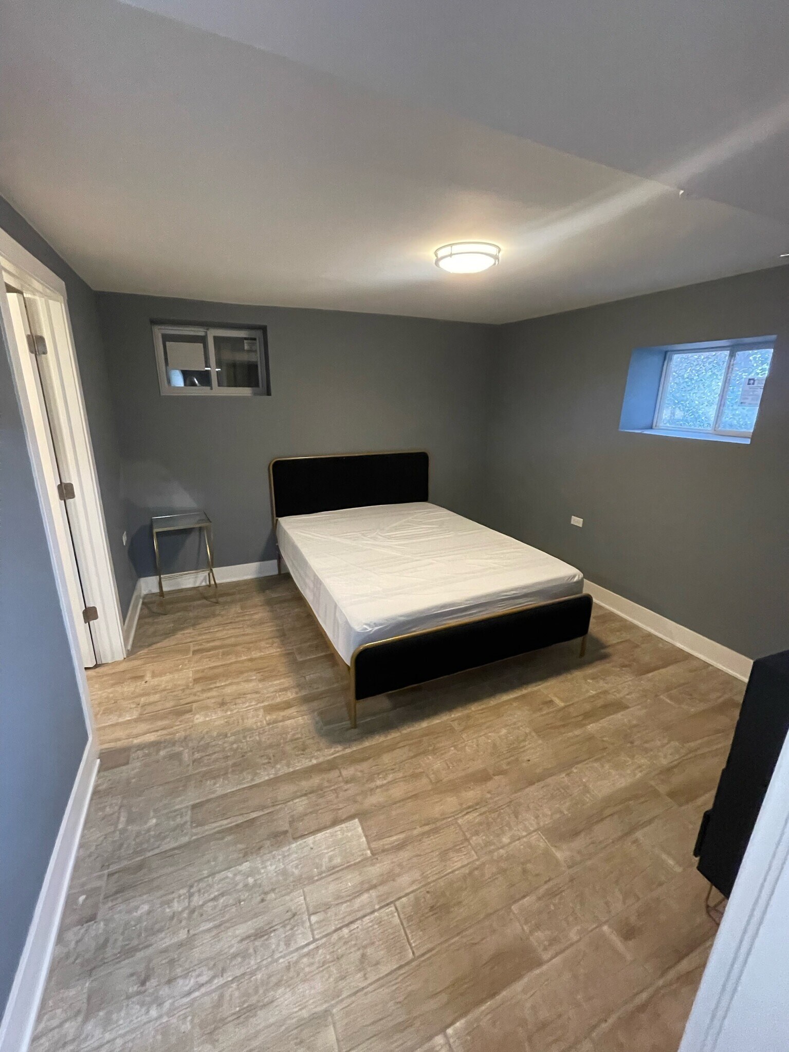 Furnished $2331 Per Month - 4836 S Michigan Ave