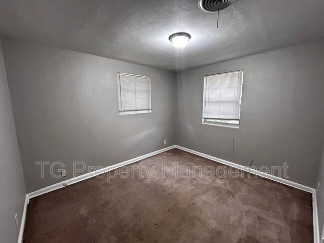 Building Photo - 6422 Solandra Dr