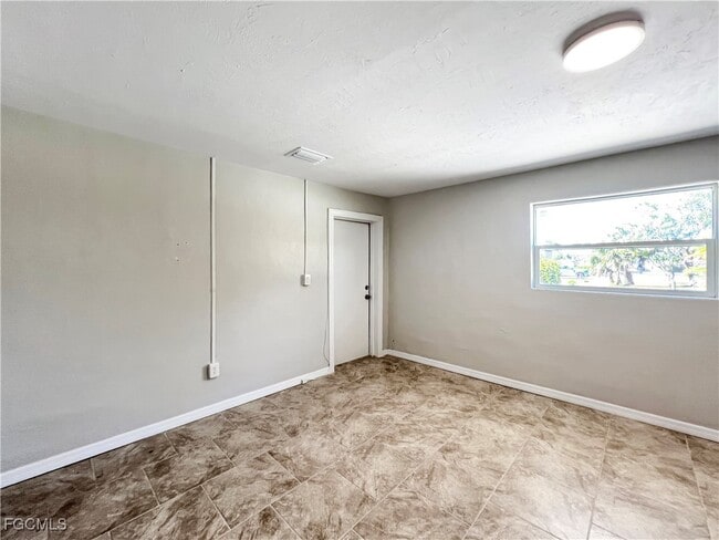 Building Photo - 15206 Stringfellow Rd