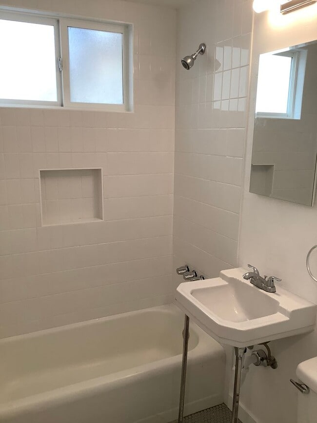 Building Photo - 3 Bedroom Home in Ocean Beach, San Diego