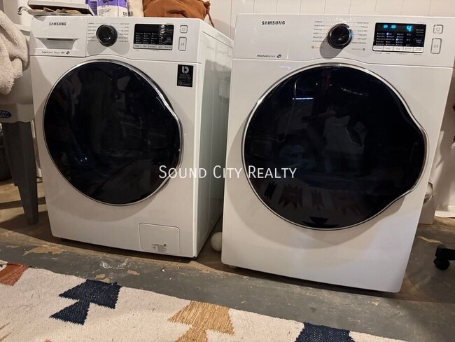 Building Photo - 927 Granada Ave