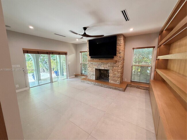 Building Photo - 3200 NE 165th St