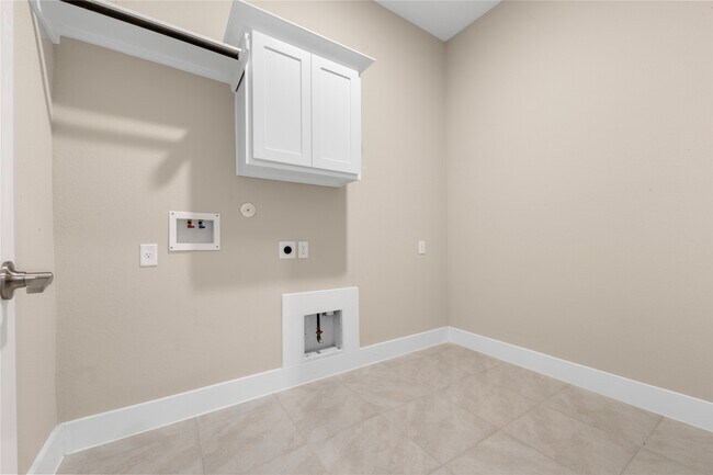 Building Photo - 24815 Pavonia Lake Ln