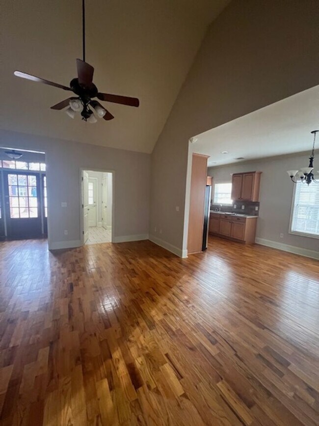 Building Photo - Southern Comfort & Style: Discover This Be...