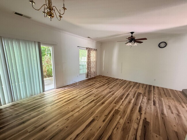 Building Photo - 8742 Appledale Dr