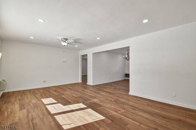 Building Photo - 16 Troy Dr