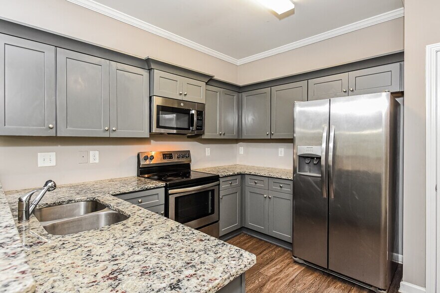 Building Photo - 466 Fieldcrest Dr