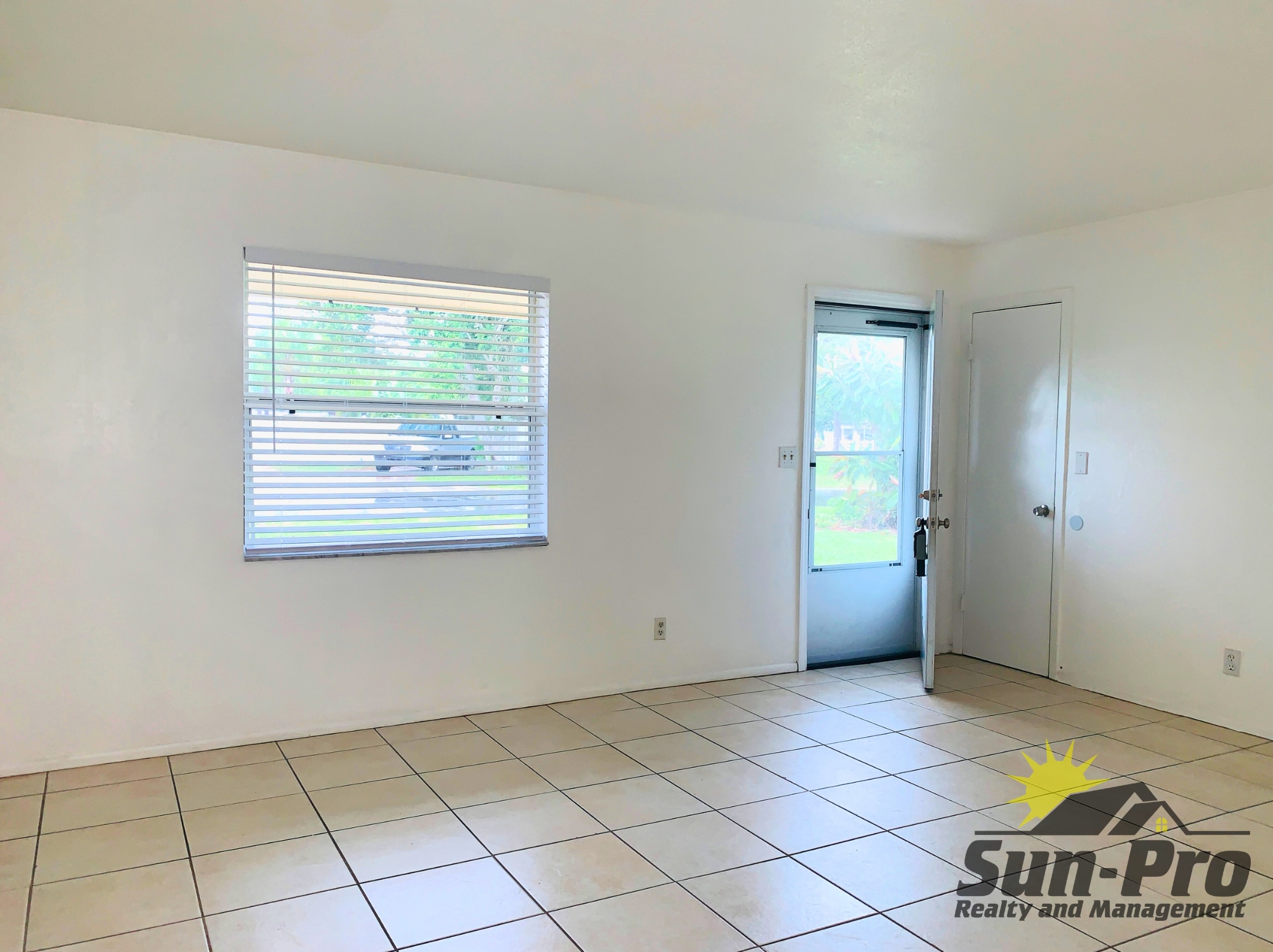 Building Photo - 1965 Nelson Ave