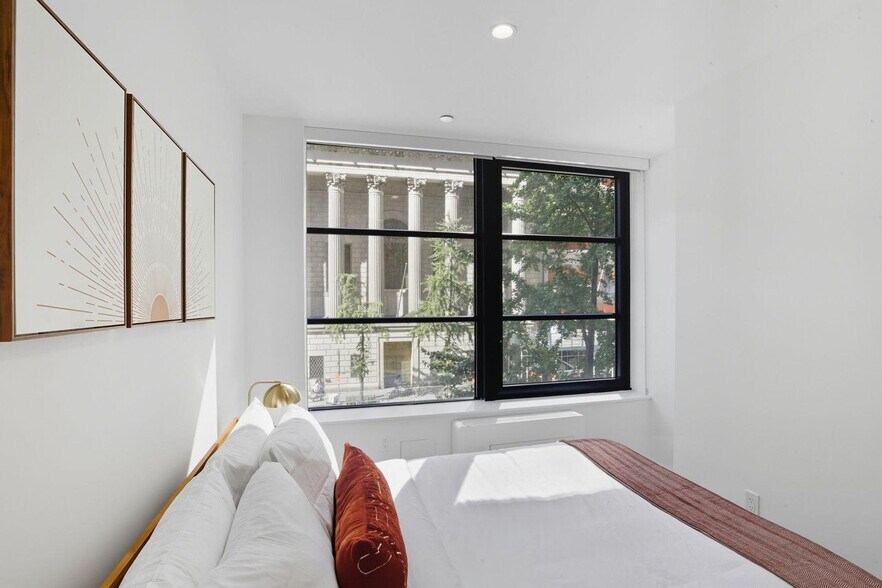 Building Photo - 980 6th Ave