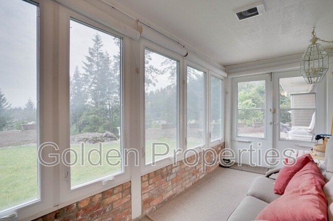 Building Photo - 1415 Crestline Dr