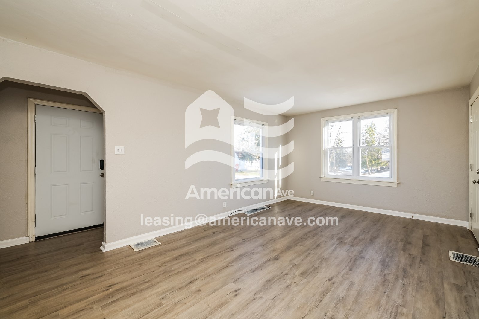 Building Photo - 4204 Sylvan Dr