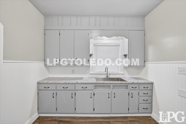 Building Photo - 128 Carbon St