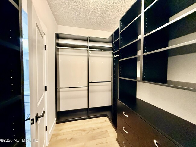 Building Photo - 154 Kiwi Palm Ct