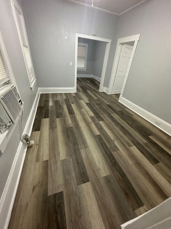 Building Photo - Fully Renovated 2/1 -Single Family Availab...