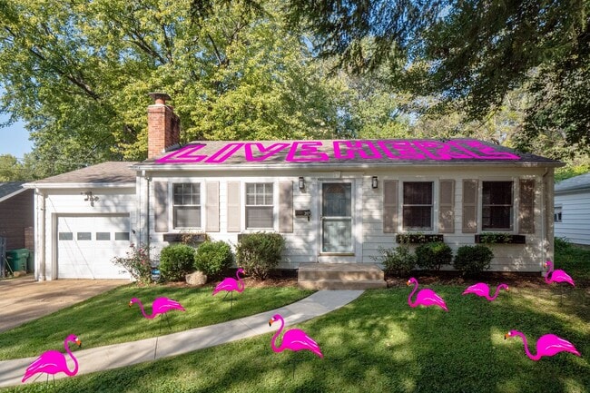 Building Photo - Webster Wonder w/ Floors Galore!