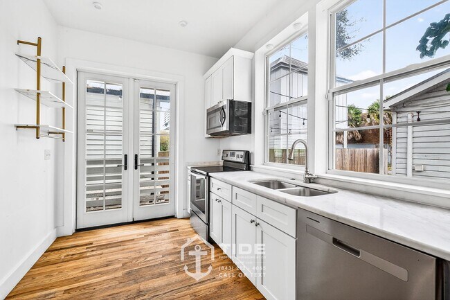 Building Photo - 40 Poinsett St