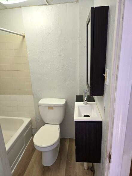 Building Photo - 31 Beecher St