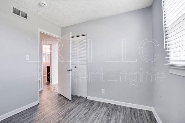 Building Photo - 4508 E Indian Trail