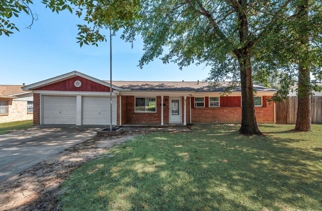 Primary Photo - 411 Yorkshire Dr