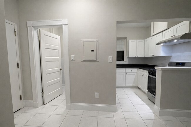 Building Photo - 4 Langmaid Ave