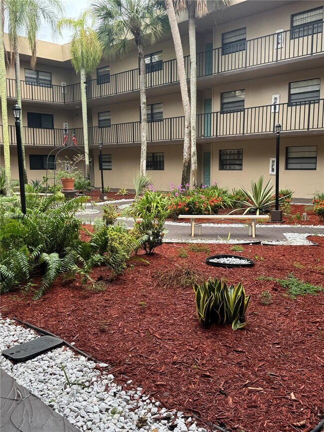 Building Photo - 10865 SW 112th Ave