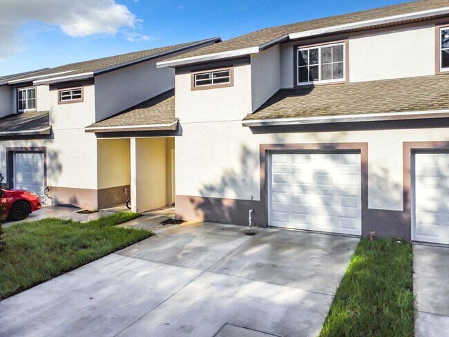 Building Photo - Townhouse For Lease in Saint Cloud