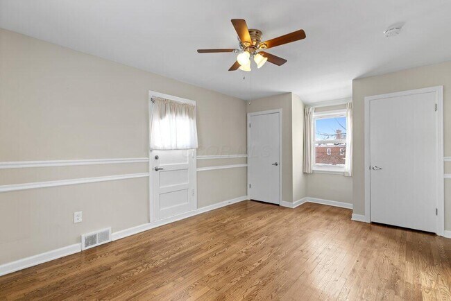 Building Photo - 2063 Inchcliff Rd