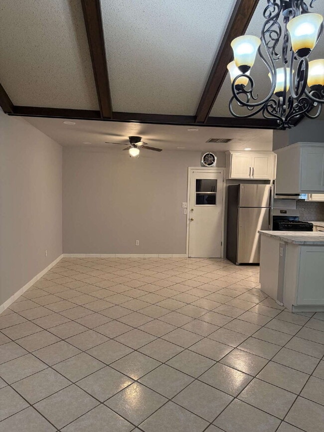 Building Photo - 220 Rio Tinto Dr