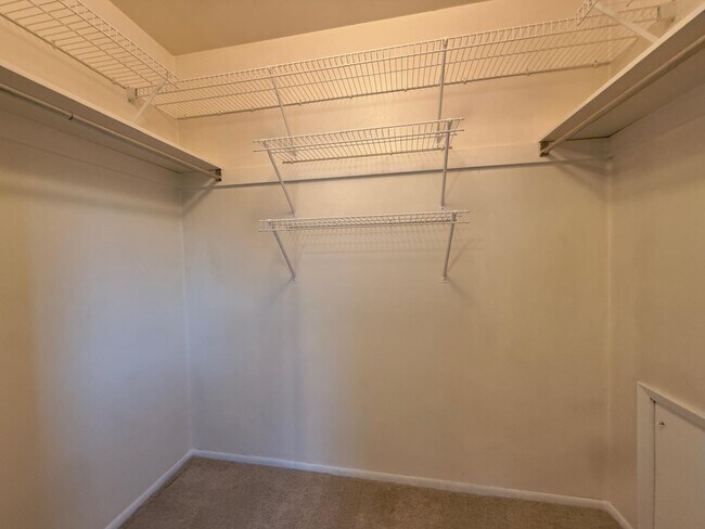 Building Photo - 1307 E 30th Ave