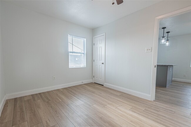 Building Photo - 2303 Rosewood St