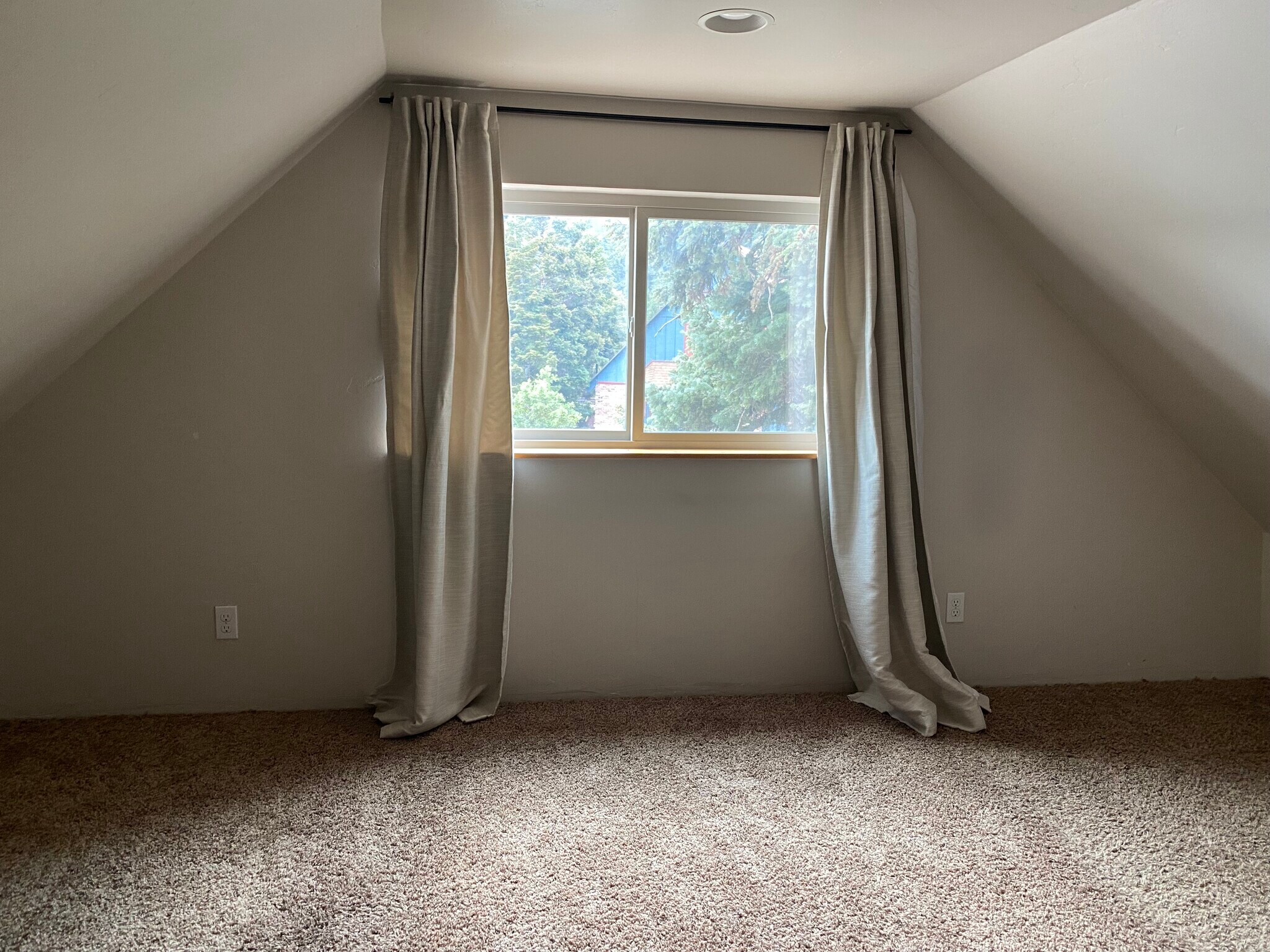 LOFT BEDROOM - 125 Parkview Ter