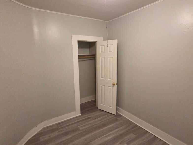 Building Photo - 5 Lafayette St