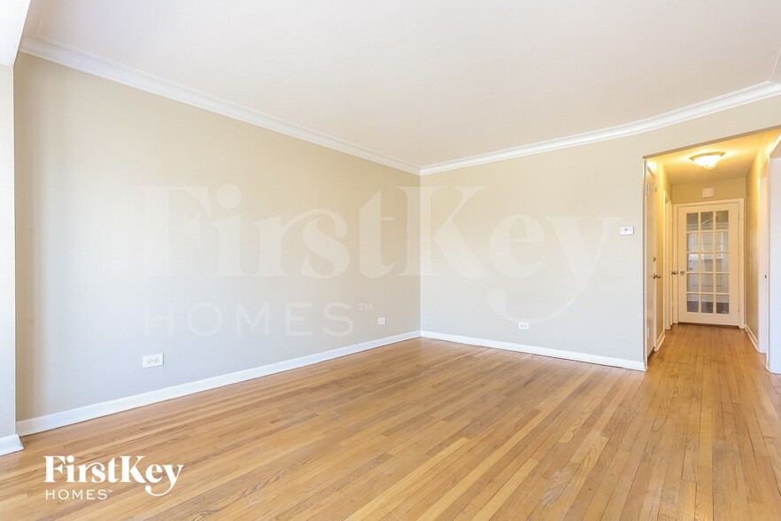 Building Photo - 6204 S Kildare Ave