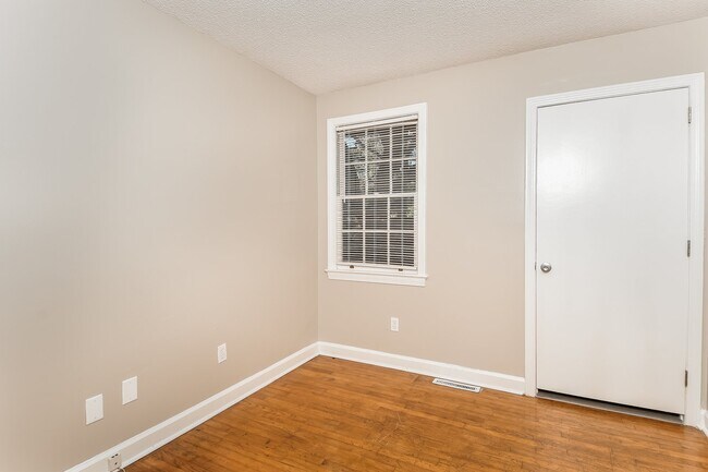 Building Photo - 1827 Beckley Dr
