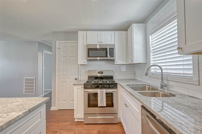 Building Photo - 3818 Noah St