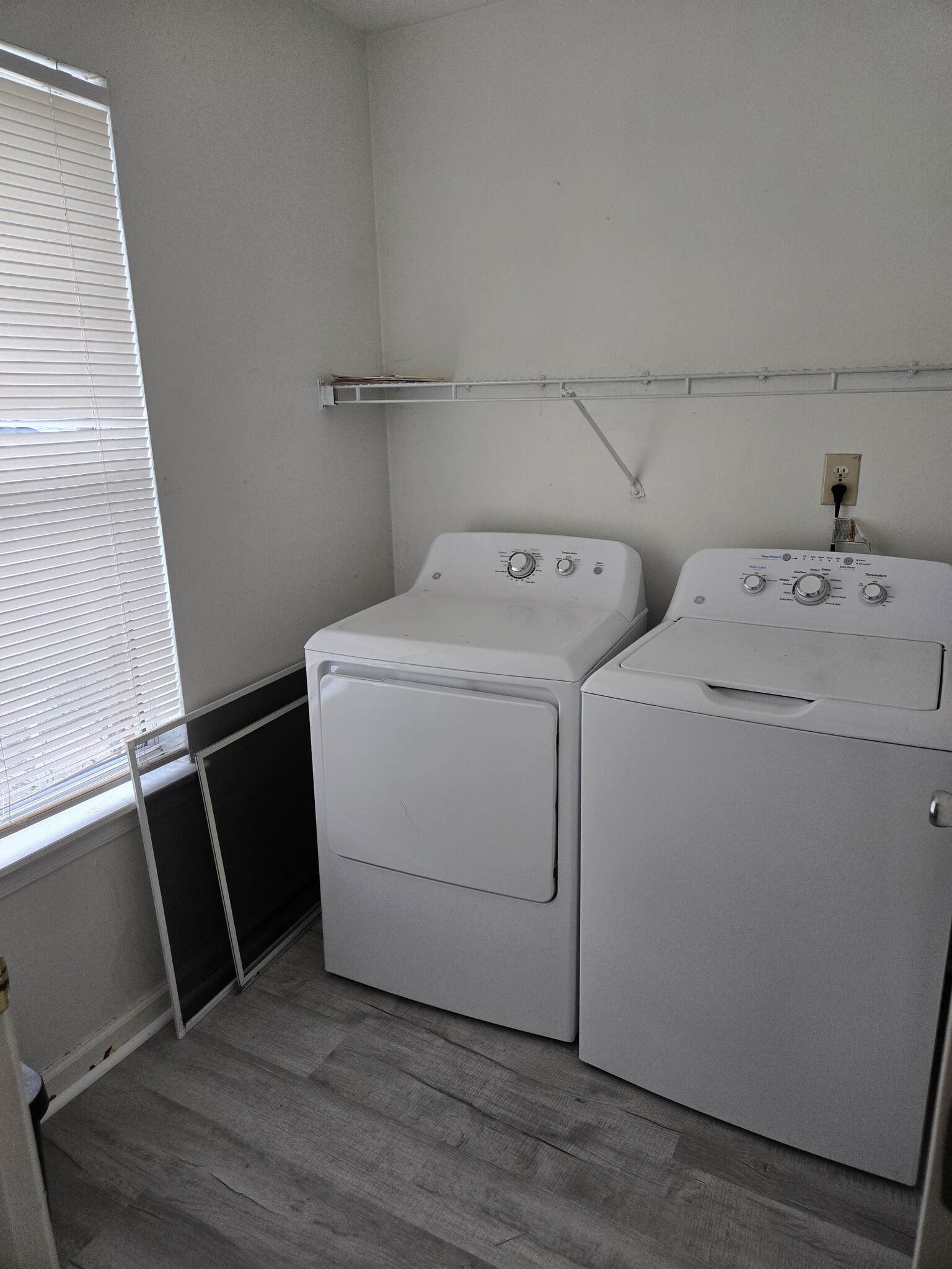 Laundry - 3453 Clover Meadows Dr