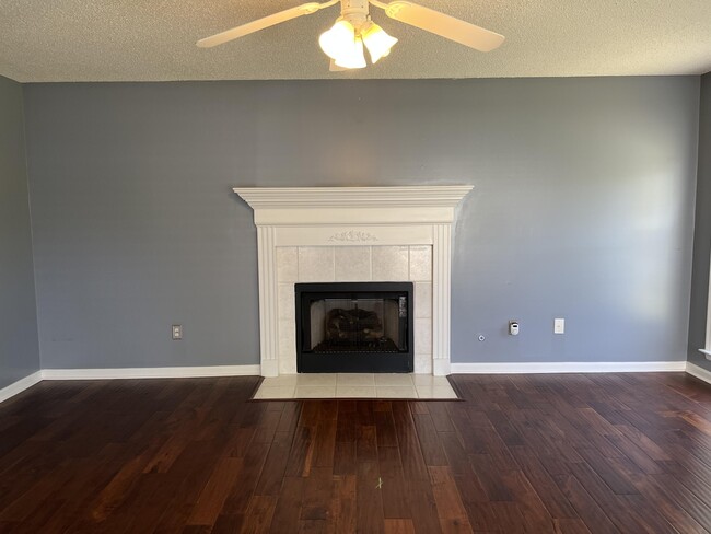 Building Photo - 4010 Nantucket Cir
