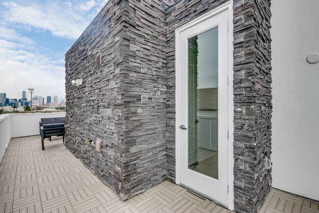 Building Photo - 1615 Wheeler Ave