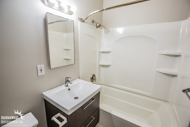 Building Photo - Charming & Spacious 3Bdm 2Ba Home with Private Yard in Las Vegas.