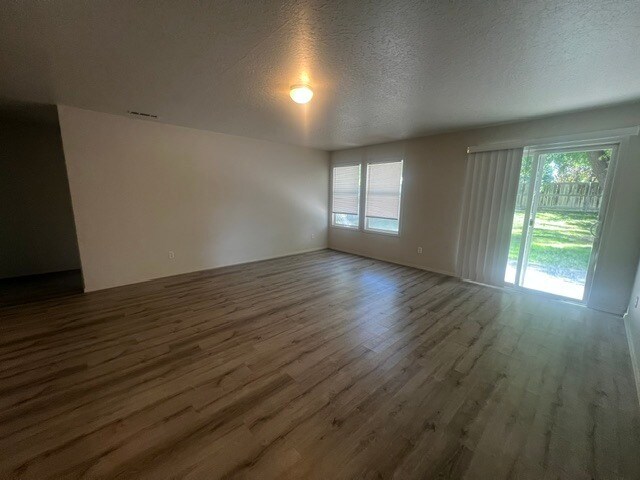 Building Photo - 3bed 2bath In West Nampa