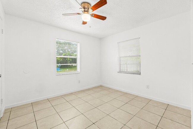 Building Photo - 4790 Gulfstream Rd