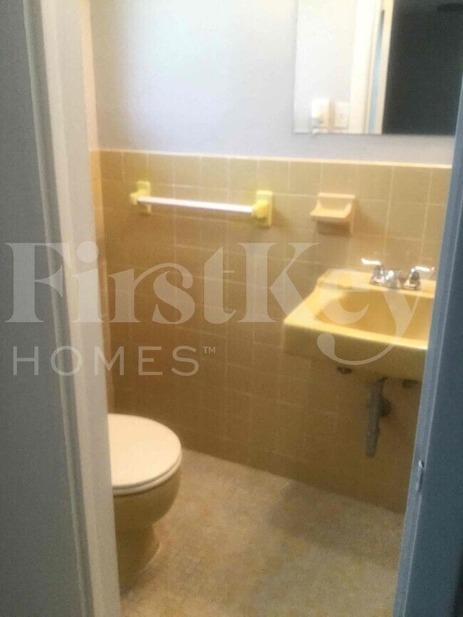 Building Photo - 609 Snowden Dr