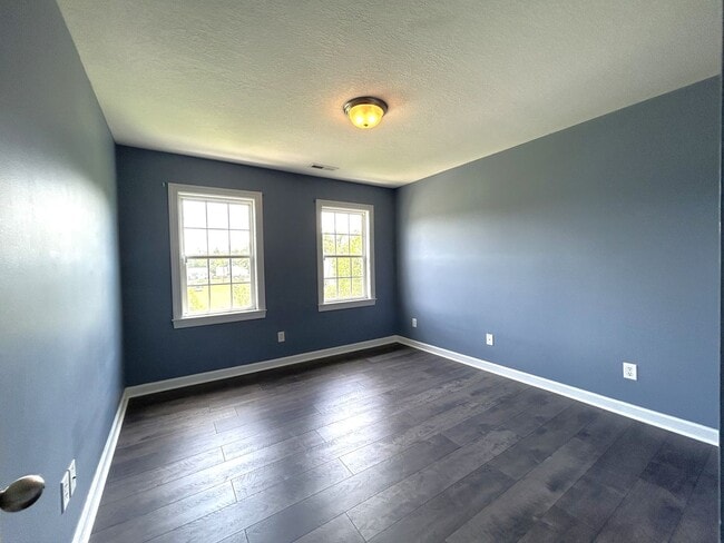 Building Photo - Welcome to River Hills!