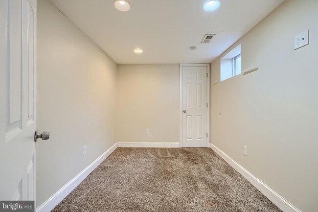 Building Photo - 6110 Everall Ave