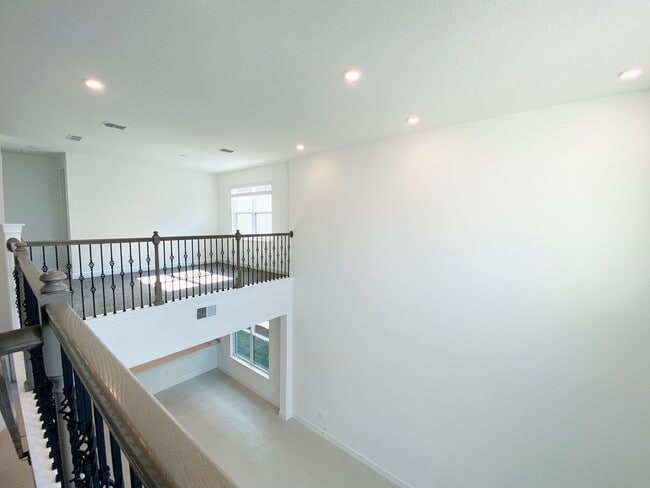 Building Photo - Winter Park  home in a Gated Community