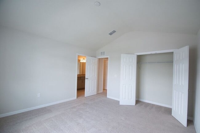 Building Photo - 3936 Plainview Dr