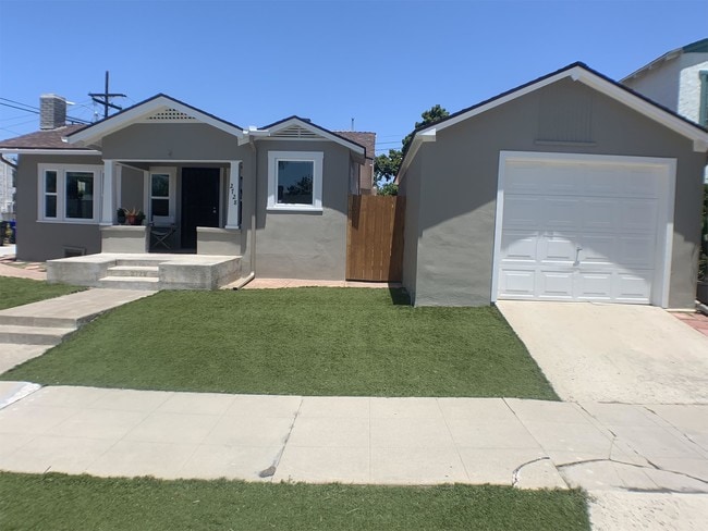 Building Photo - 2728 Collier Ave