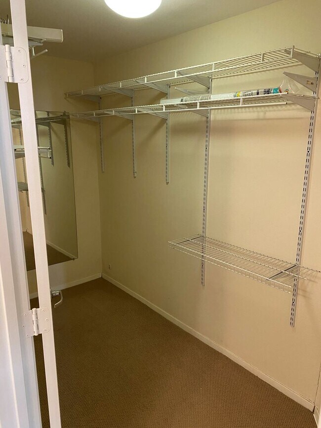 Building Photo - Dual Master 2 Bed 2.5 Bath - Walk-up townhouse at Atria!