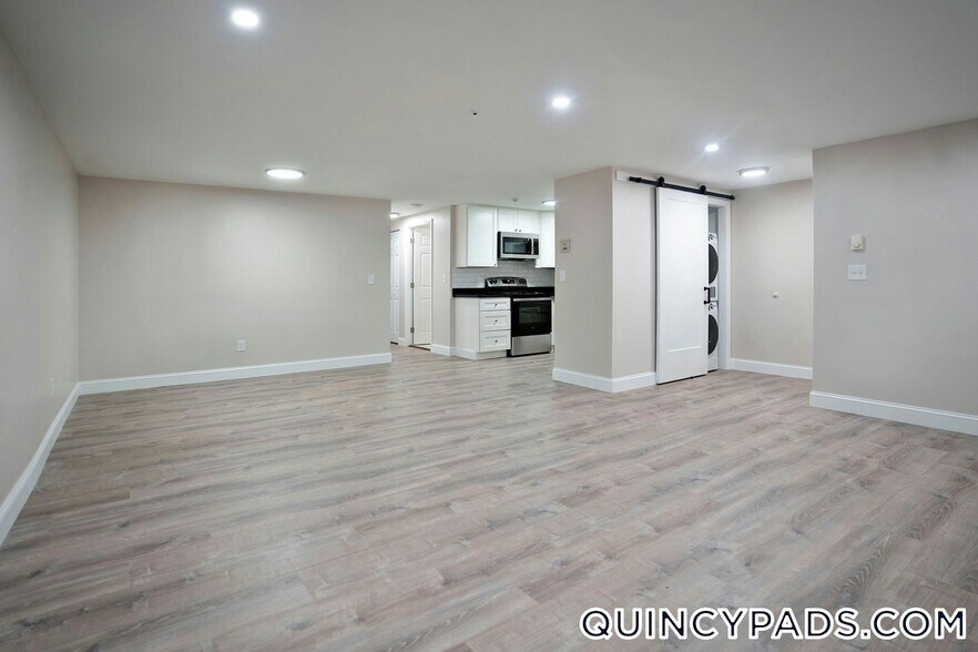 Building Photo - 61 Presidential Dr